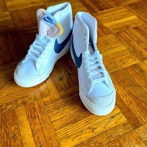 Nike Women’s Blazer Mid ‘77